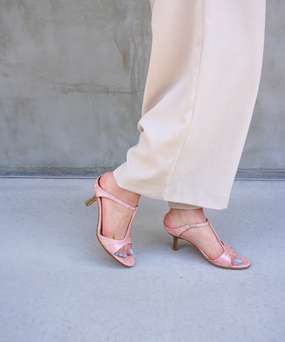 Z6566 Tストラップミュール(ピンククロコエナメル)