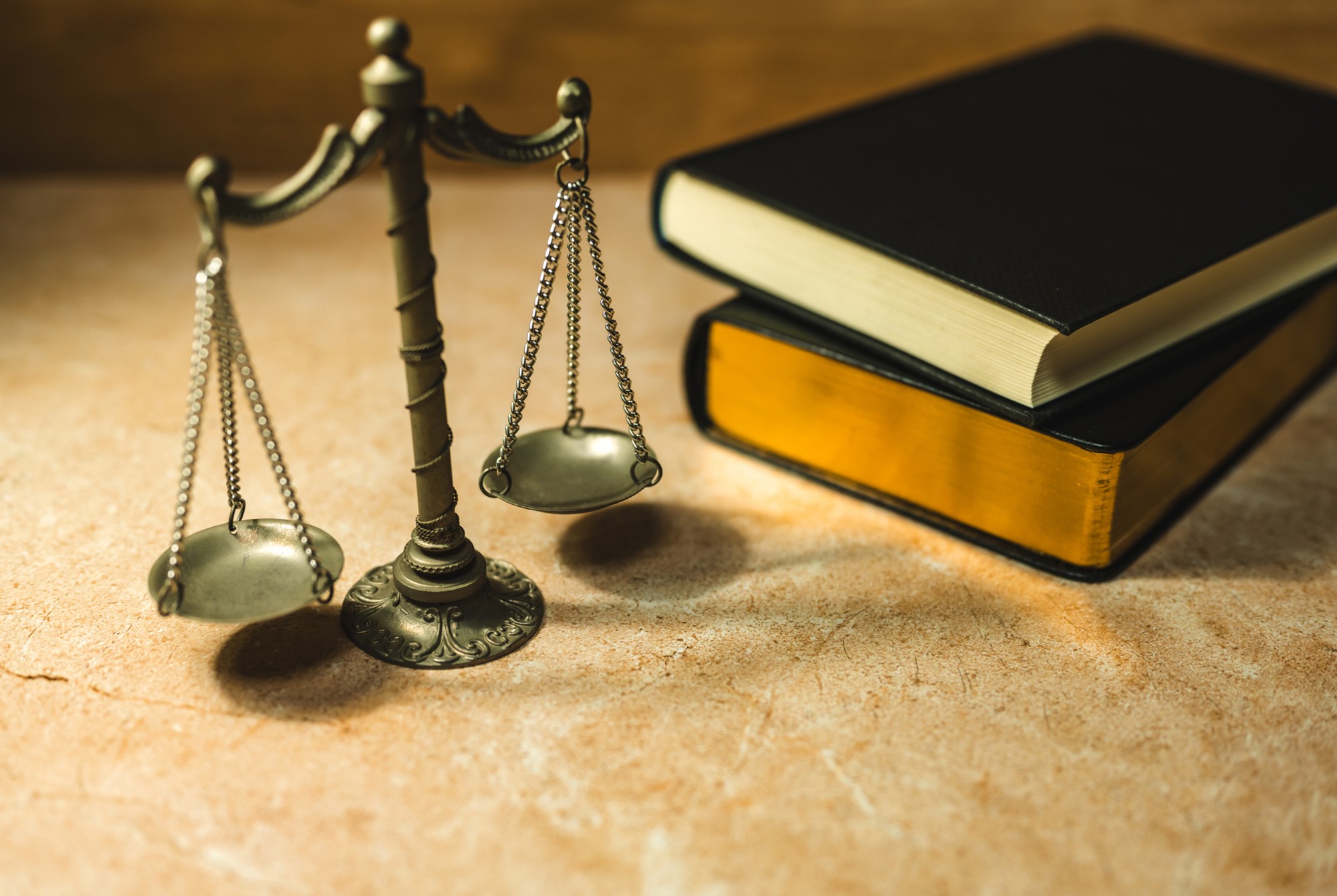 裁判にかかる費用は平均いくら?事案別シミュレーションと費用を抑える方法を解説