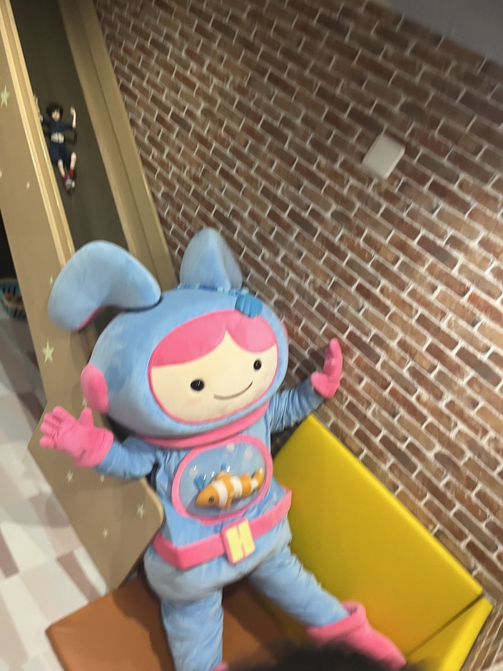 中野区公式キャラクター中野さんと遊ぶホーリーちゃん