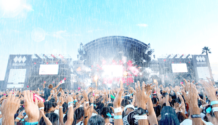 ステージから大量の水噴射!!