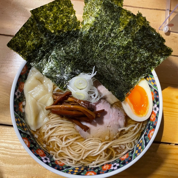 中華そば(のり増し) 卵とワンタンはオープンサービス