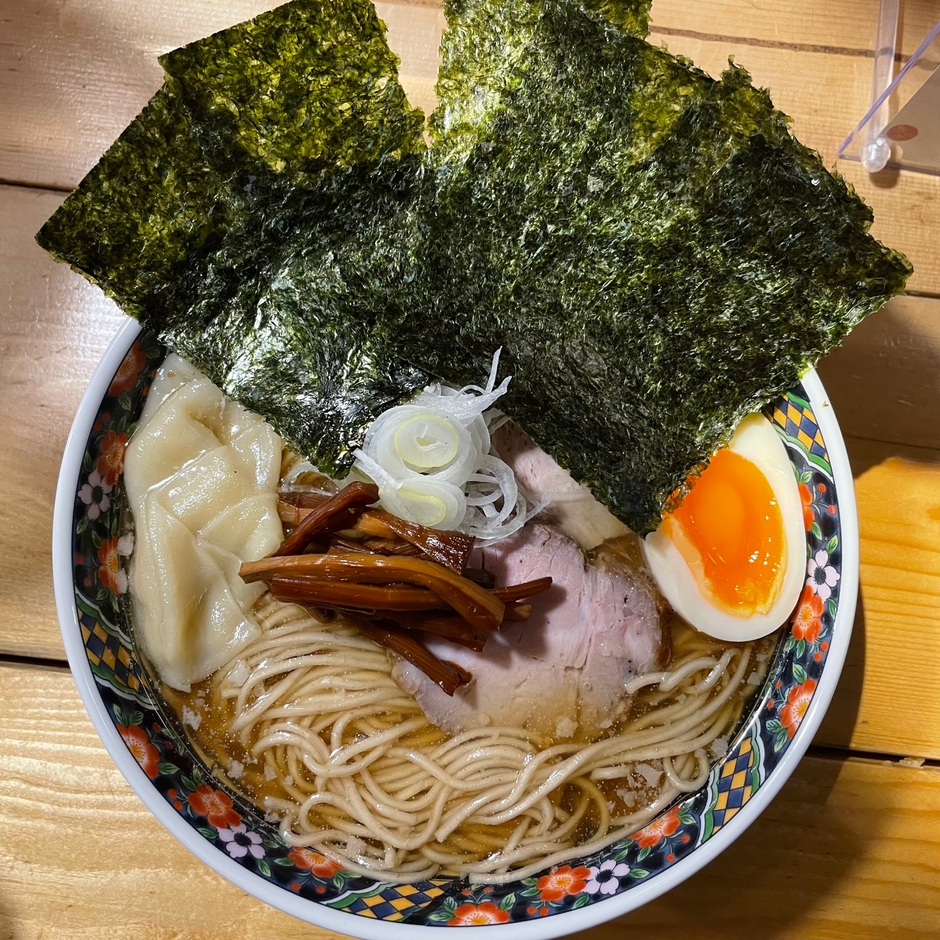 中華そば(のり増し) 卵とワンタンはオープンサービス