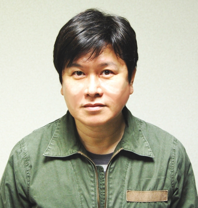 同作でナレーションを務めた 三ツ矢雄二氏