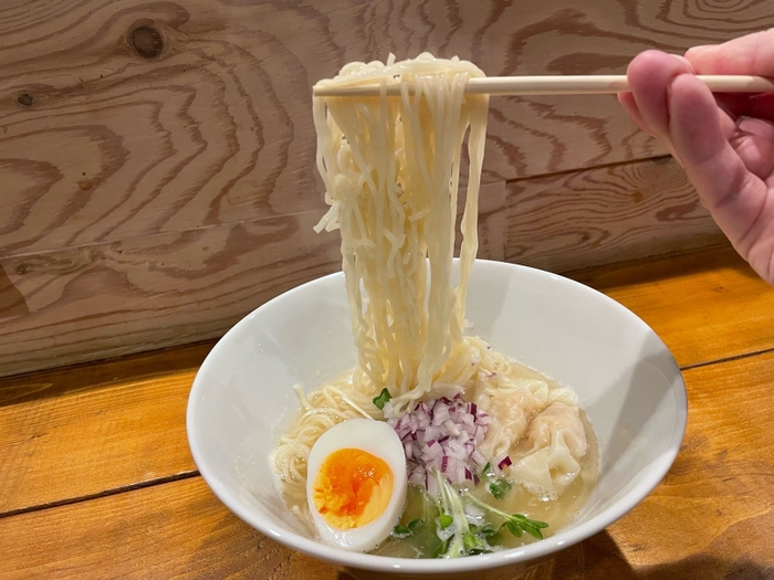 小麦の香り豊かな麺　