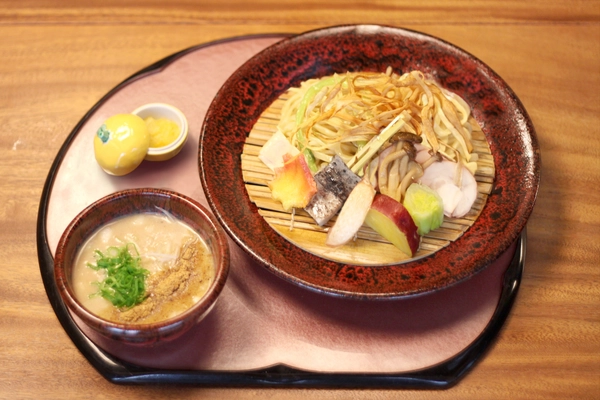 京都発の新しいスタイル・つけ湯葉？！半兵衛麸監修  「秋野菜と生麸・生ゆばのつけ麺～柚子を添えて～」