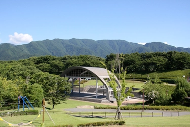 愛犬たちの熱い戦いが再び山梨に！ 息ピッタリのコンビネーションで頂点を目指せ！ ディスクドッグの全国大会「N.D.A.ディスクドッグ競技会」開催！【山梨県曽根丘陵公園】 