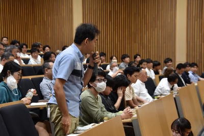 質問が相次ぐ