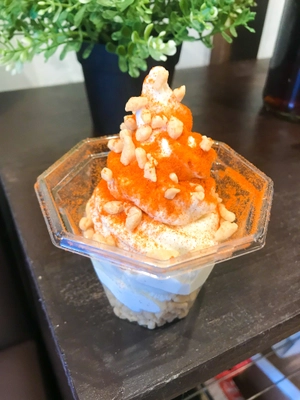 カレー屋さんのソフトジェラート 「鬼辛(おにから)バニラミルク」を発売
