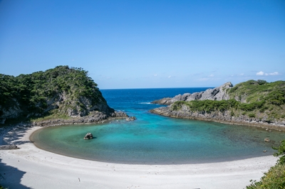 式根島 泊海水浴場