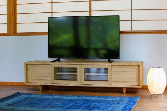 50インチのテレビを乗せたイメージ