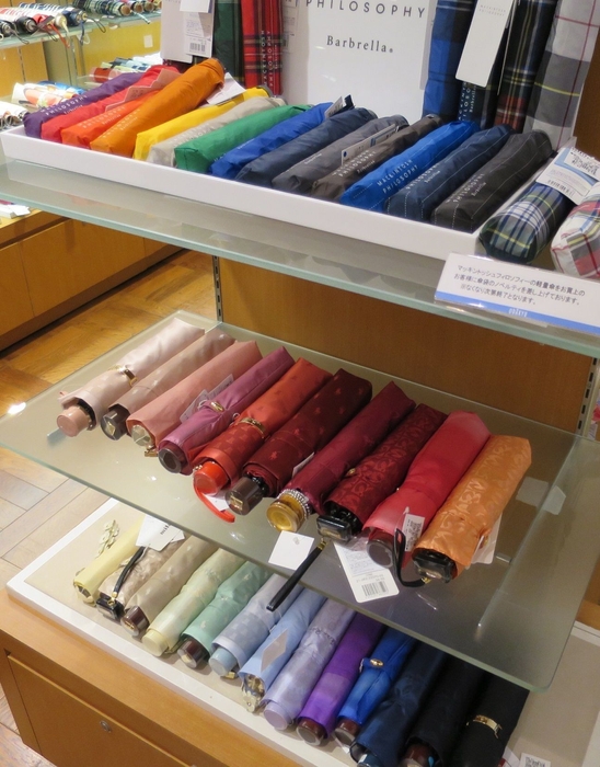 折りたたみ傘も色別展開!