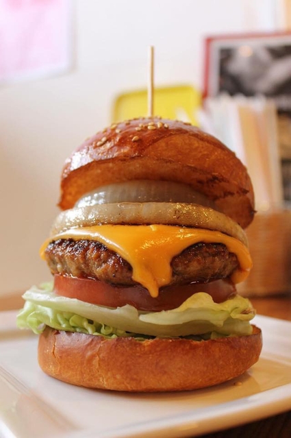 兵庫・グレイトフルバーガー)黒毛和牛のオニオンチーズバーガー