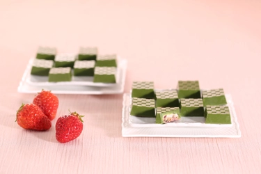 伊藤久右衛門の「いちご抹茶パフェ」が チロルチョコになりました！ 3月19日より全国のセブン‐イレブン限定で販売開始