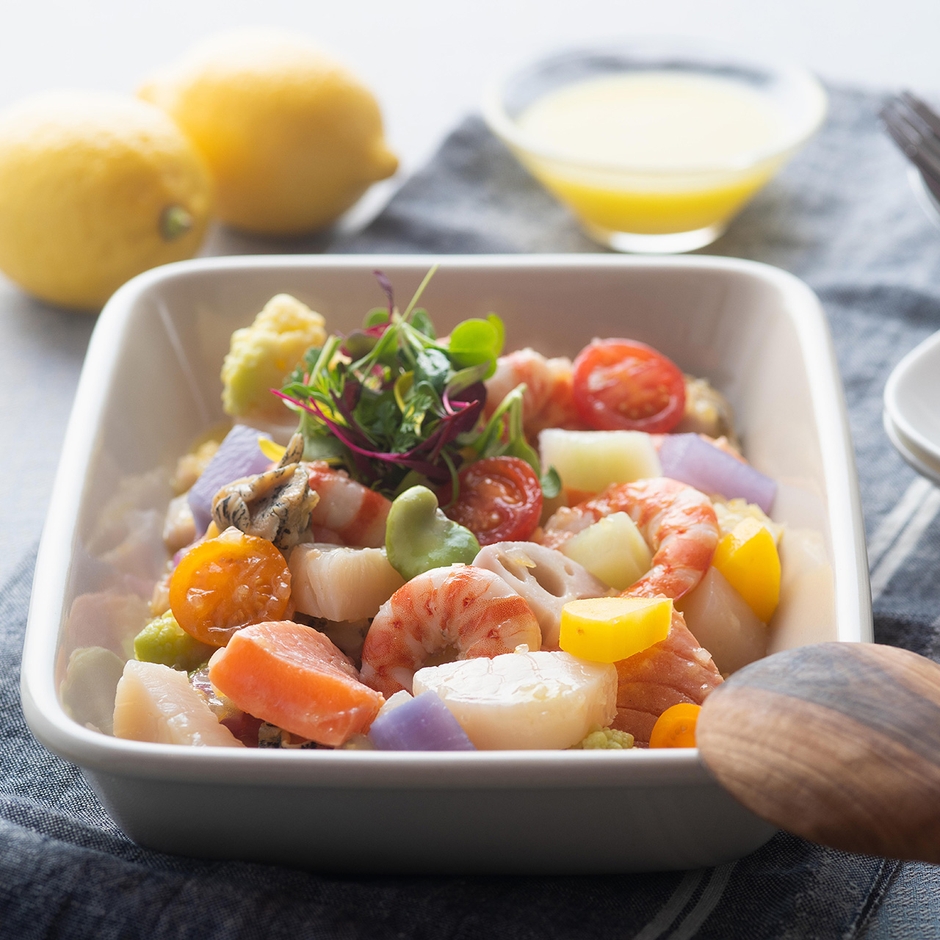 有機野菜を使ったサーモンと魚介のマリネ