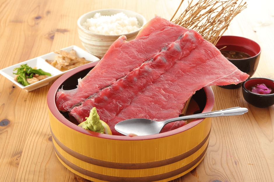 骨付きマグロ定食 880円