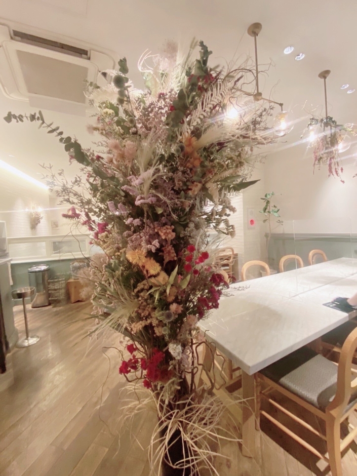 巨大なドライフラワーオブジェ