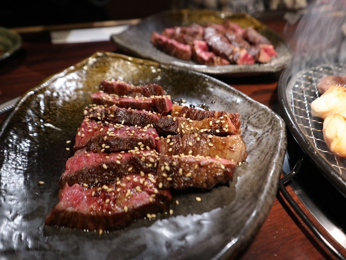 弌の【名物】数量限定!「和牛特選ハラミ一本焼き」(時価)は通常350g以上の和牛ハラミを一本丸ごと焼き上げる必食メニュー。