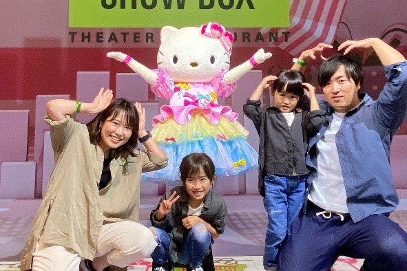 ▲公演後にはハローキティとグリーディング!