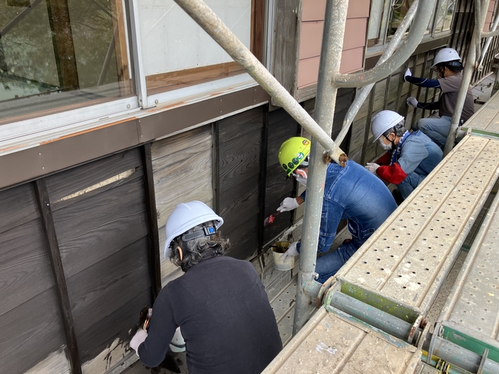 体験イベントとして補修作業が始まりました。