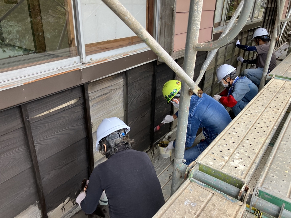 体験イベントとして補修作業が始まりました。