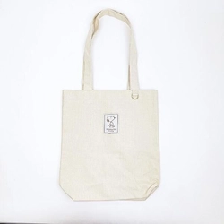 ずっと愛せるシンプルさ。スヌーピーのキャンバストートは、大人カジュアルの正解。