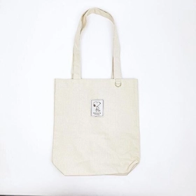 ずっと愛せるシンプルさ。スヌーピーのキャンバストートは、大人カジュアルの正解。