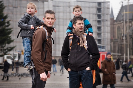 世界的な賞にも評価された直立型おんぶ紐「ピギーバックライダー」が 日本での発売から3,000個の販売を突破　 -「おんぶ革命」父と子のコミュニケーションに最強アイテム-