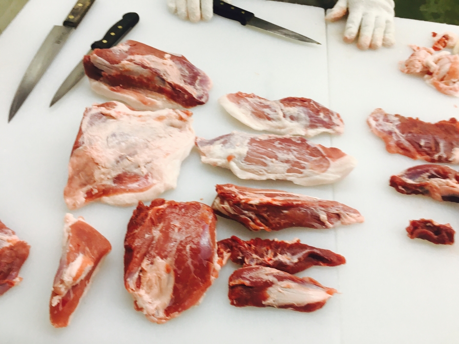 解体し部位ごとに分ける