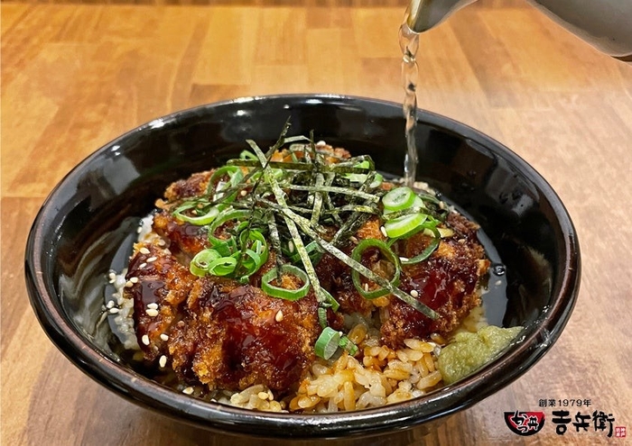 ひやだしかつ丼 冷たいお出汁を注いで