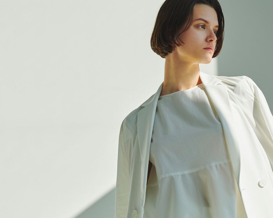 JACKET 30,998 yen BLOUSE 14,993 yen PANTS 16,995 yen SHOES 14,993 yen