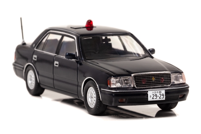 1/43 トヨタ クラウン (JZS155Z) 1998 警視庁高速道路交通警察隊車両(覆面 紺):右前