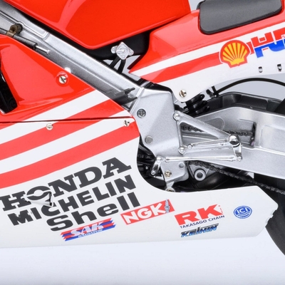 AUTOart 1/12スケール ホンダ NSR500 WGP500 #56 「バリバリ伝説」 (「巨摩 郡」 ヘルメット付属)
