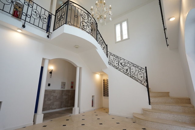 パリに憧れた豪華なエントランス