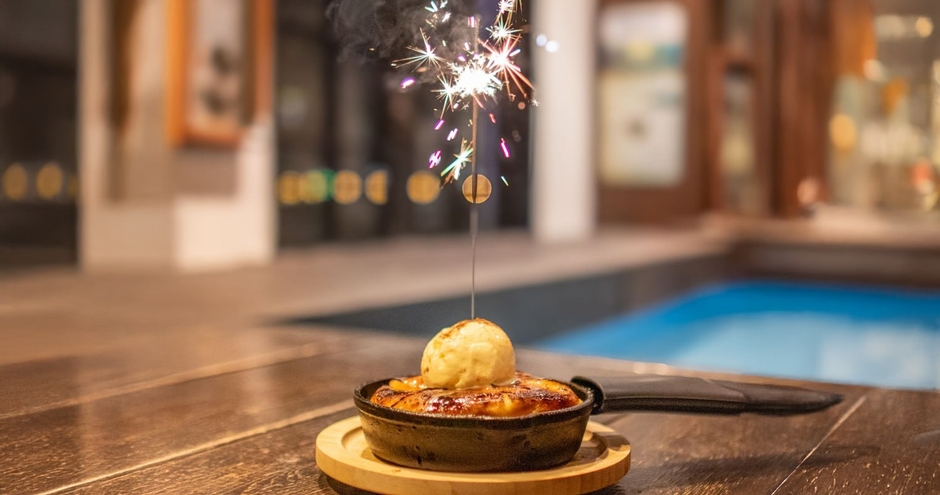 ENOSHIMAベーグルフレンチトーストの花火の演出