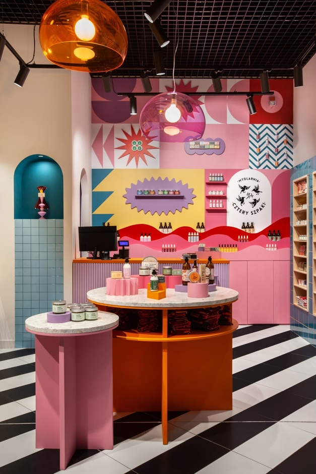 ビャウィストクの実店舗はとてもカラフル