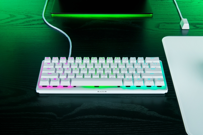 Razer Huntsman V3 Pro Mini (White Edition) キービジュアル