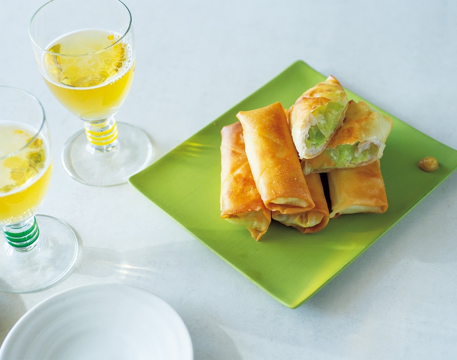 肉と野菜を生のまま皮で巻く「春巻き」