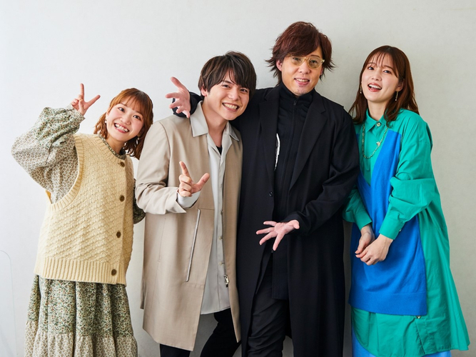 メイン声優インタビュー：左から、木野日菜さん、内田雄馬さん、日野聡さん、内田真礼さん