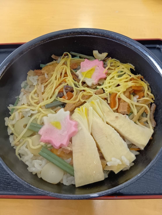 筍と山菜を楽しむ春の炊きこみごはん