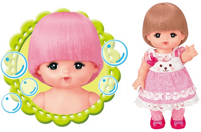 メルちゃんの髪の毛はお湯につけるとピンク色に変わります