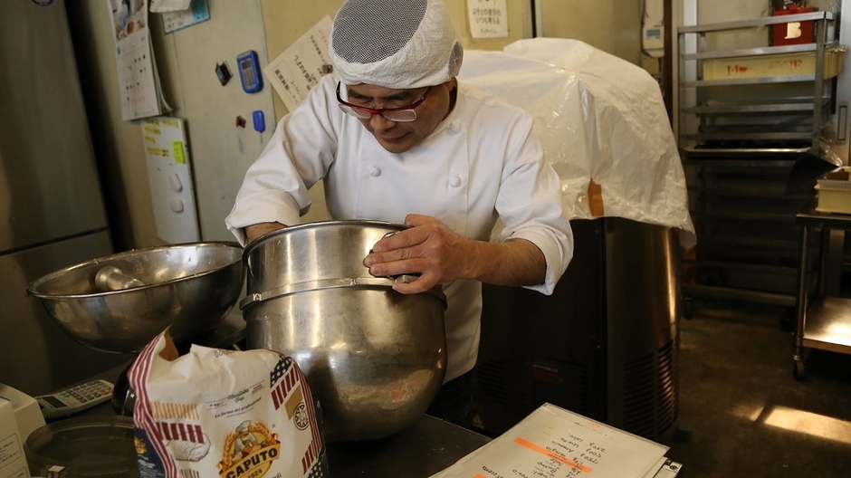 パネトーネの生地を作っている様子