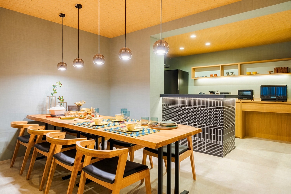 タイル（カウンター）：「セリエネロ」ASB-9722-K1・4795-K1・2222-K1・2219-K1