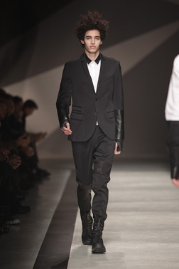 Neil Barrett(ニール・バレット)2010年秋冬コレクション #41