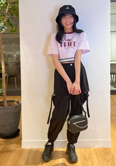 カーゴパンツでY2K風