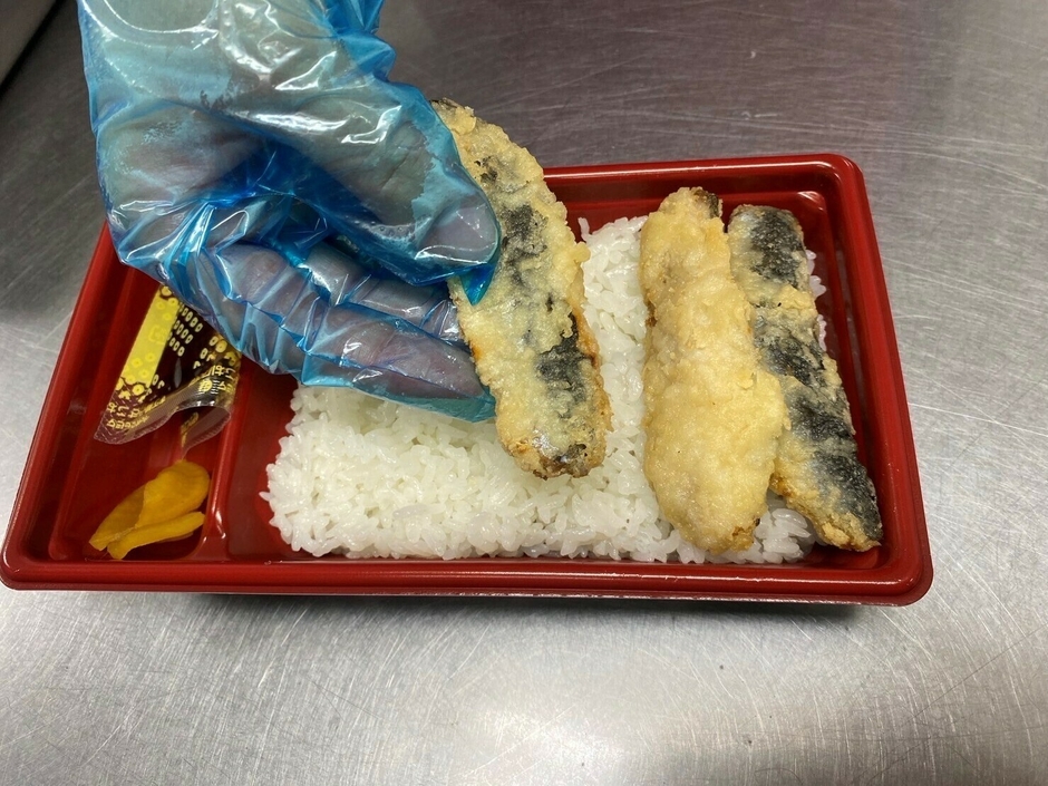 お店で揚げて盛り付け