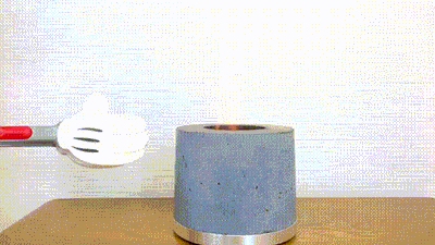 押しても揺らしても倒れない