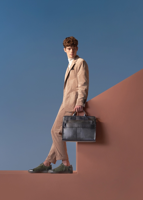 2021Fall Winter コレクション ルック3