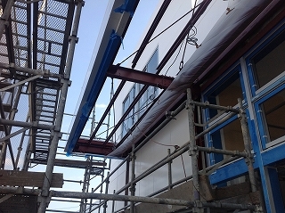 幕板 施工中