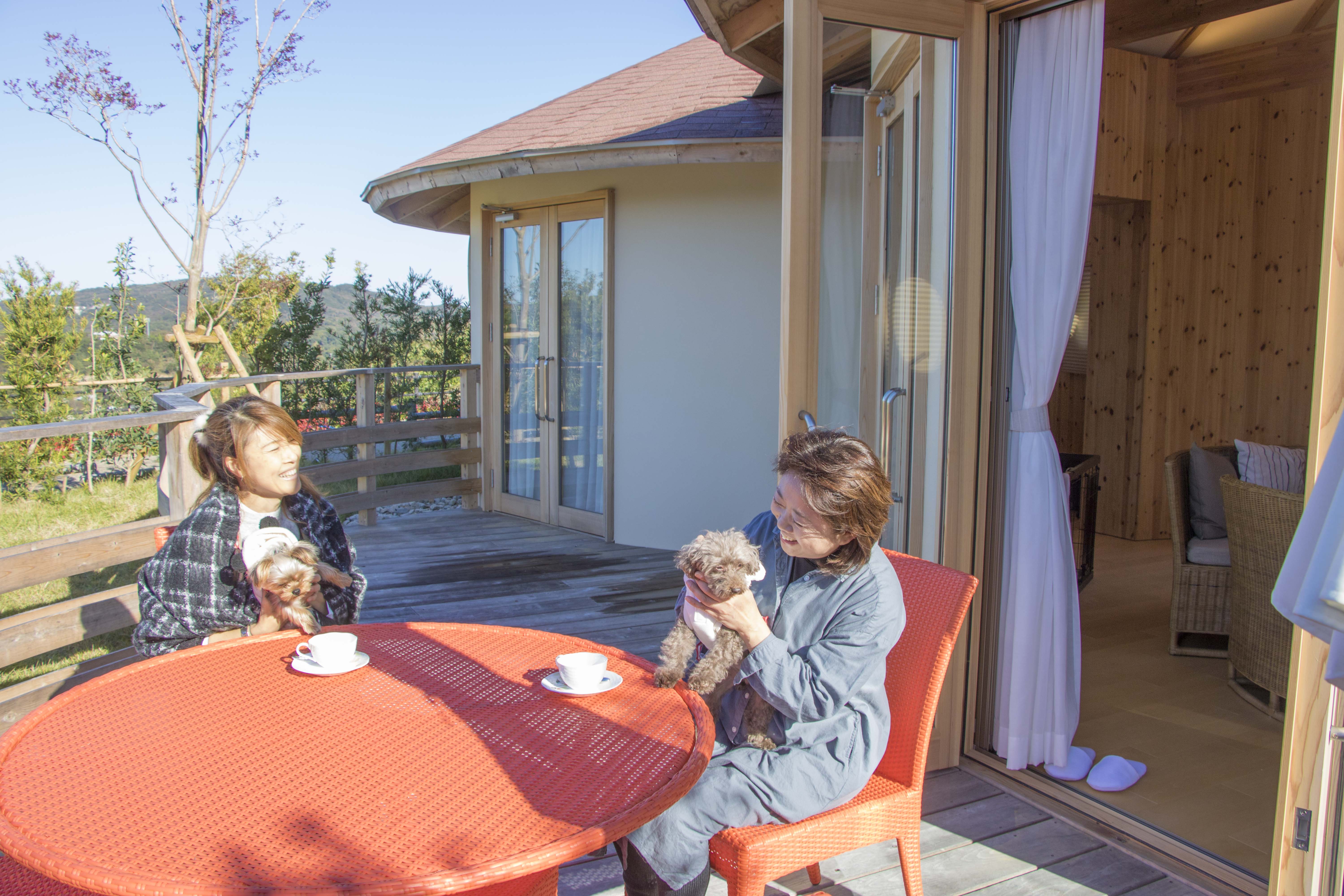 リゾート地・淡路島で愛犬と一緒に、誰にも邪魔されない“おこもり冬旅”を
兵庫県淡路島「GRAND CHARIOT 北斗七星135°」
冬季限定『愛犬と過ごす極上の冬のお籠りステイ』