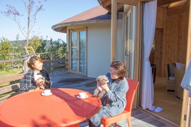 リゾート地・淡路島で愛犬と一緒に、誰にも邪魔されない“おこもり冬旅”を
兵庫県淡路島「GRAND CHARIOT 北斗七星135°」
冬季限定『愛犬と過ごす極上の冬のお籠りステイ』
